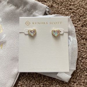 Kendra Scott stud heart earrings